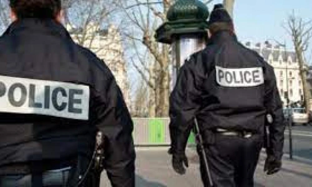 Γαλλία: Προφυλακίστηκε ο άνδρας που σκότωσε με μαχαίρι καθηγητή σε σχολείο
